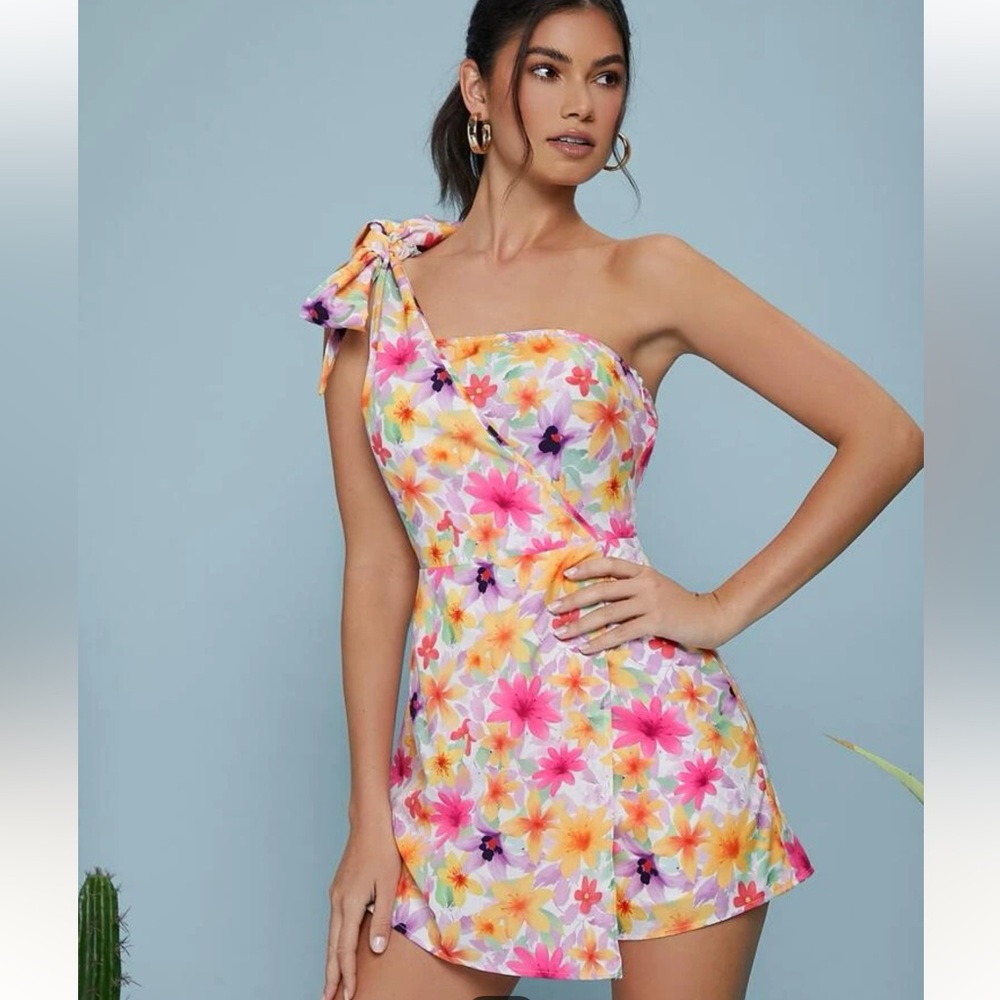 SHEIN Knotted Shoulder Allover Floral Romper